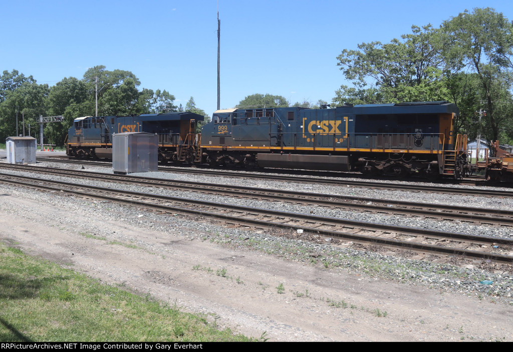 And the CSX pair continue west . . 